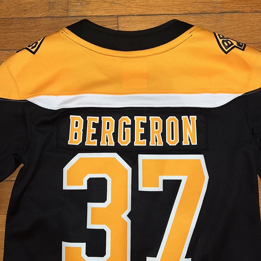 Fanatics Boston Bruins Patrice Bergeron #37 Jersey Youth S/M - Picture 10 of 13